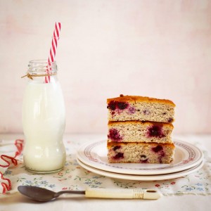Lemon cake cu coacaze (325gr)